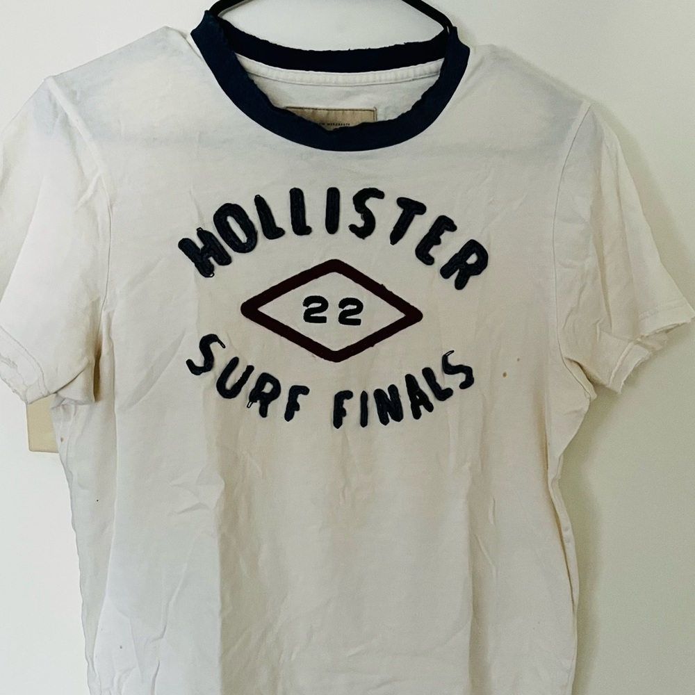 Men’s Hollister Surf Limited Edition Tee- Medium size MSRP 78.00